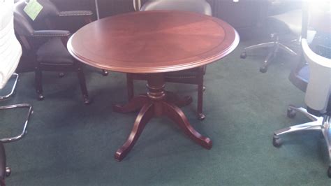Traditional round conference table wood veneer – Mad Man Mund