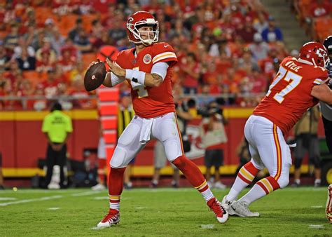 Chad Henne returns to Chiefs on two-year contract