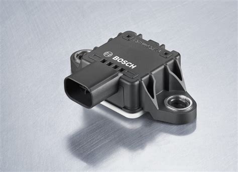 Lean-angle sensor for motorbikes measures five dynamic parameters ...