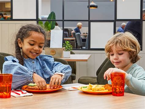 Dobbies launches new festive menu and kids eat free! | News | What's On Glasgow