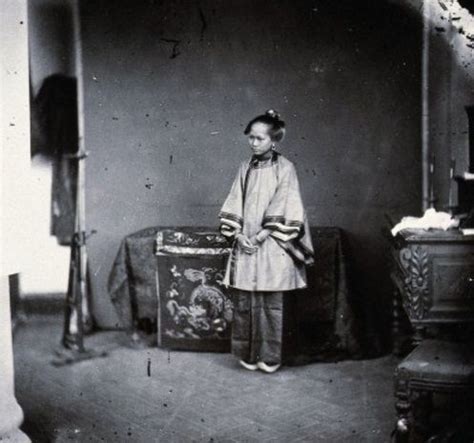 1800s.........RARE PHOTOGRAPHS OF CHINESE WOMEN.........SOURCE LENTERASGADO.BLOGSPOT.FR ...