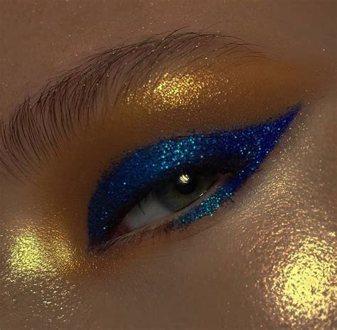 Blue & gold eye makeup Gold Eye Makeup, Glitter Makeup, Makeup Art, Beauty Makeup, Eye Art, Eye ...