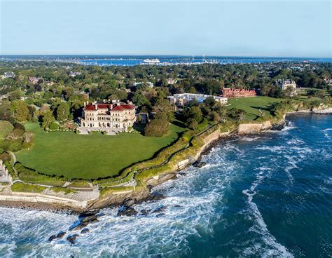 Newport, RI Weekend Getaway Itinerary | Things To Do & Food