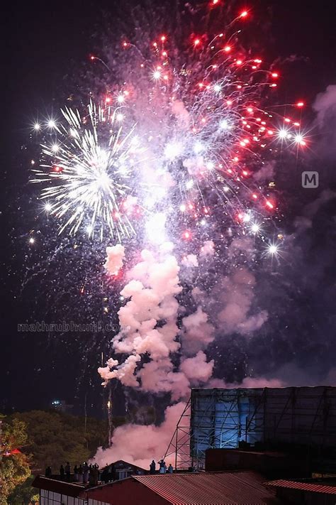 Sample fireworks enthrall Thrissur, thrissur pooram, pyrotechnics