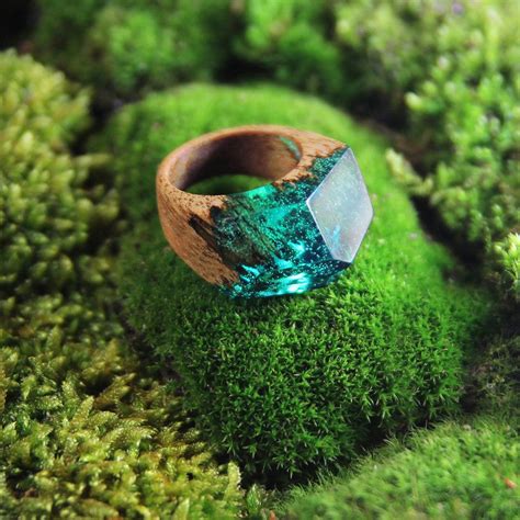 Beautiful ring made of mahogany wood and epoxy resin! | Wood resin jewelry, Resin jewelry, Wood ...