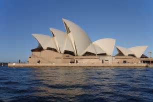 File:Sydney opera house side view.jpg - Wikimedia Commons