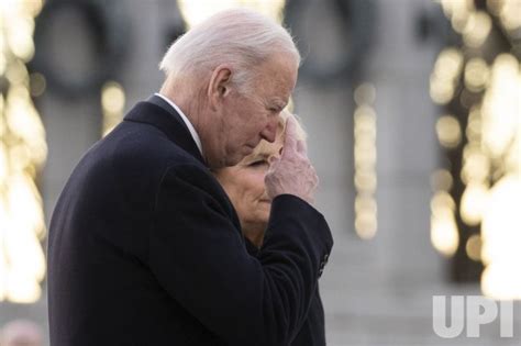 Photo: Biden visits the World War II Memorial on 80th Anniversary of ...