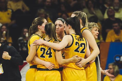 A Look at the Iowa Hawkeye Women Entering 2022-2023 - Black Heart Gold ...