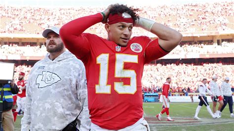 Patrick Mahomes Frustrated Over Missed Deep Shot to Worthy