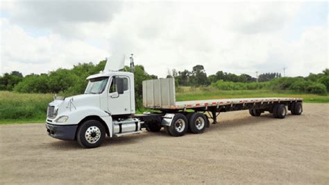 How to Get Flatbed Truck Rental at Low Prices? - TRUKKIN