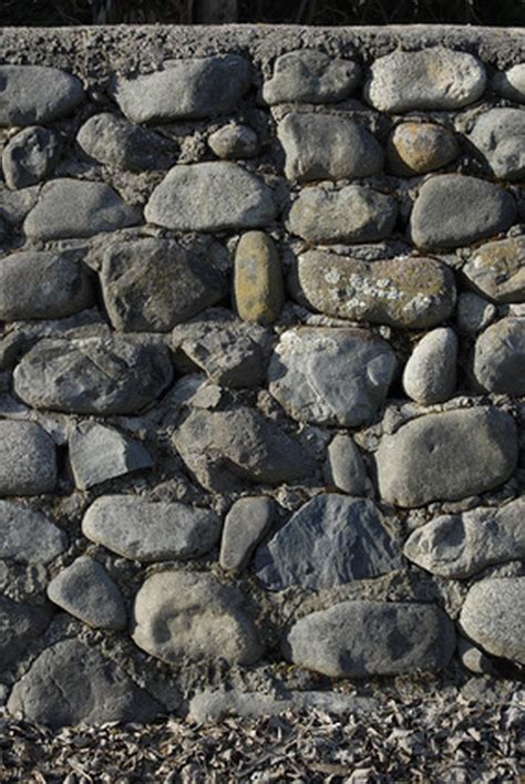 How to Build a Rock Wall With Cement | Hunker