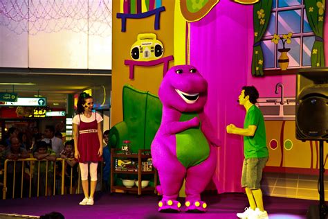 Pretty Brainy Crazy Rheiny: A Christmas surprise from Barney and Friends