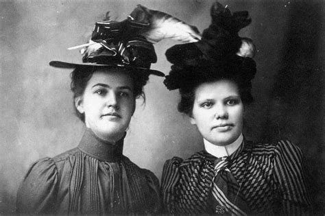 File:Immigrant.women.in.hats.png - Wikimedia Commons