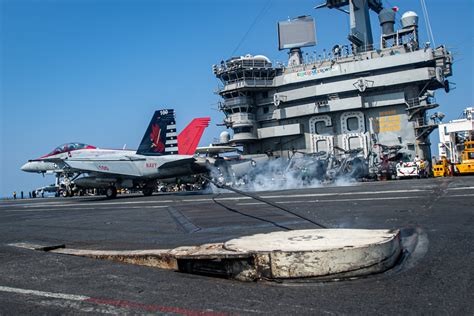 'Once In A Lifetime Milestone'! US Navy Completes 350,000 Trap Landings ...