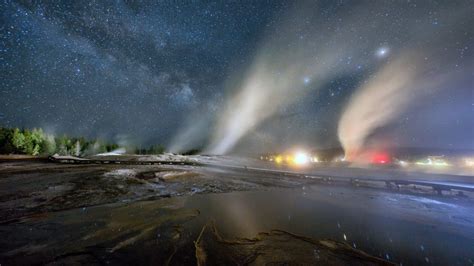 Experience the Glorious Night Sky Over Yellowstone National Park - Universe Today