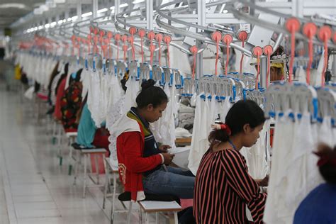 Garment factories cut overtime hours for workers | CamboJA News