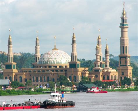 AMAZING INDONESIA: ISLAMIC CENTRE MOSQUE SAMARINDA