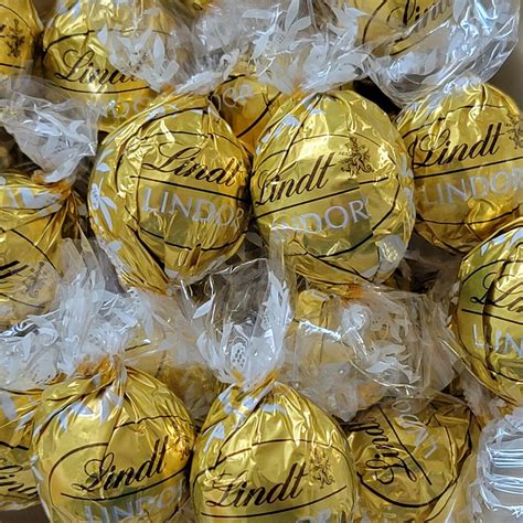 White Chocolate Lindt Truffles Delicious Lindt Holiday Gift Supply ...