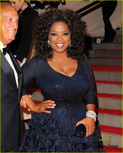 Oprah: MET Ball 2010 Host!: Photo 2447919 | Oprah Winfrey, Oscar De La Renta Photos | Just Jared ...