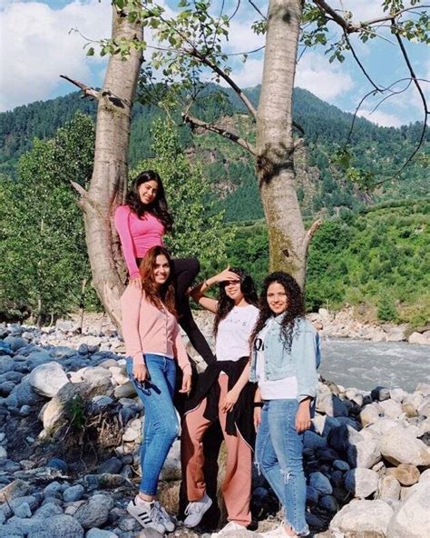 Janhvi Kapoor takes a vacation with sister Khushi Kapoor and friends ...