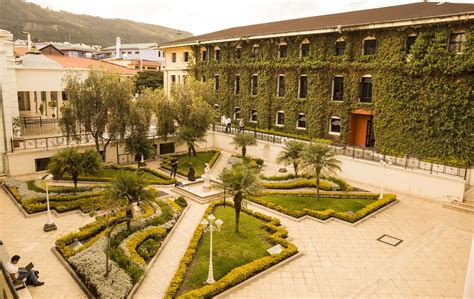 Celebramos 32 Años de Fundación de la Universidad San Francisco de ...