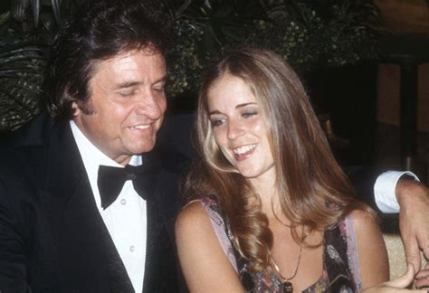 Who Is Rosanne Cash? 5 Things On Johnny Cash’ Daughter – Hollywood Life