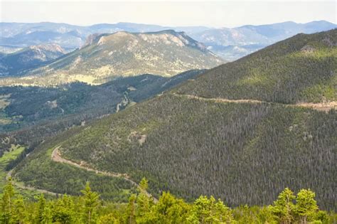 Trail Ridge Road RMNP Complete Guide (Views, Hikes, Map, & More)