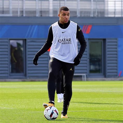 Mbappé Side on Twitter: "PSG Training day ! 🔴🔵 @KMbappe"