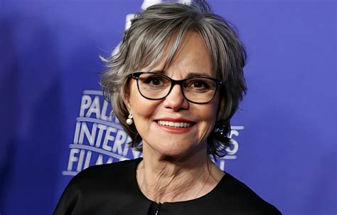 Sally Field: Embracing Aging Gracefully and Defying Ageism in Hollywood