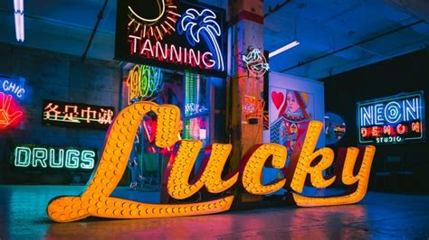 Will retro neon signs make a comeback? Toronto collectors hope so | CBC ...