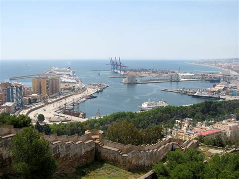 File:Puerto de Málaga 02.jpg - Wikimedia Commons