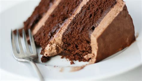 Quintessential Chocolate Cake with Whipped Chocolate Frosting - Cake Paper Party