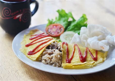 Omurice with 3 taste (Sweet Chicken, Chicken Curry, Beef Blackpepper) only 30IDR free a glass of ...
