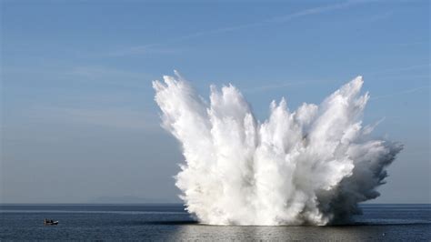 Is it worse to be near an explosion on land or in water? | HowStuffWorks