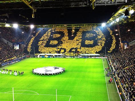 9 FOOTBALL CLUBS WITH THE BEST FANS IN THE WORLD - Playo