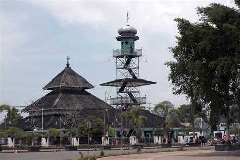 Masjid Agung Demak: Saksi Perkembangan Islam di Tanah Jawa | Traverse.id