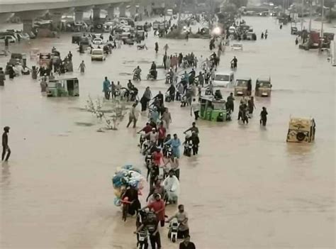 Karachi Floods: Unbelievable videos from different areas of Karachi after today's rain ...