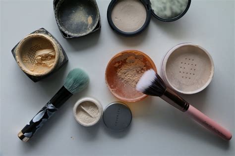 6 Favorite Setting Powders For Oily Skin Types | Setting powder, Powder makeup, Concealer tutorials