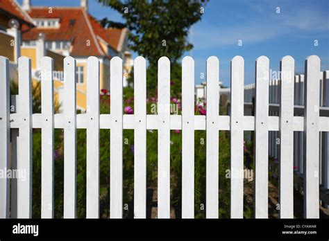 Whitewashed fence hi-res stock photography and images - Alamy