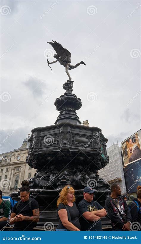 London, England - 08/21/2019: Statue Located in the Center of ...