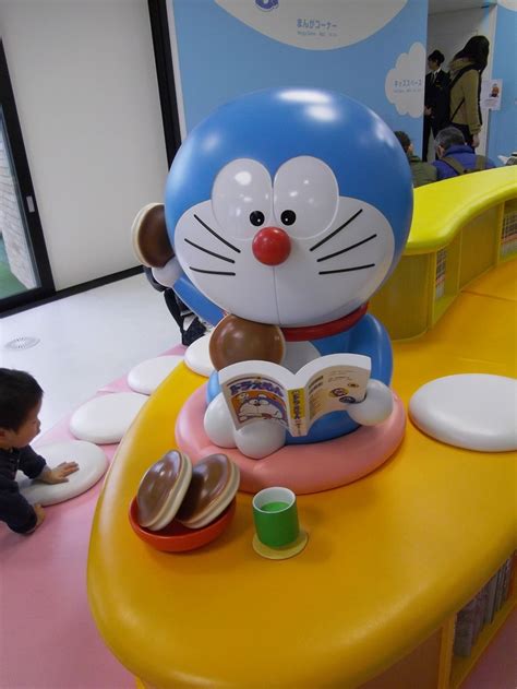 Doraemon eats Dorayaki and reads Doraemon! | Doraemon, Decor, Japan