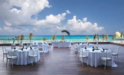 Weddings | Royalton CHIC Resorts