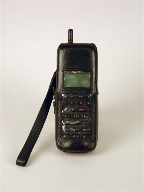 Nokia 1011 cellular telephone | Smithsonian Institution