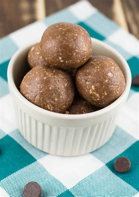 A healthy vegan recipe for chocolate peanutbutter protein balls. A ...