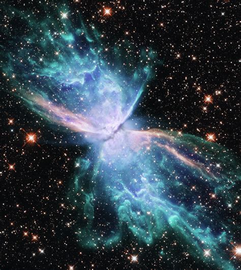 NASA's Hubble Space Telescope Captures Dying Star at Center of ...