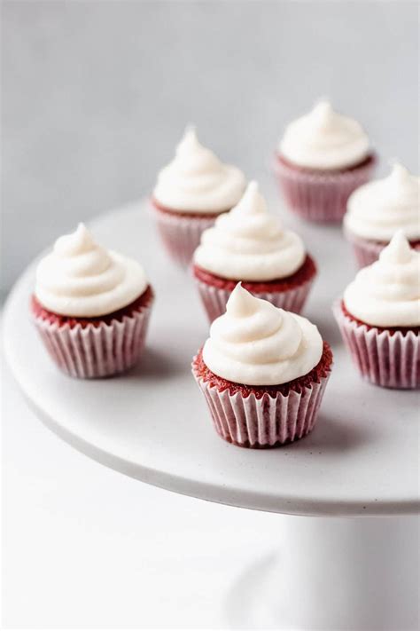 Mini Red Velvet Cupcakes (with Vanilla Cream Cheese Frosting ...