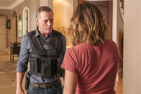 Chicago PD Season 3 Episode 1 Review: Life Is Fluid - TV Fanatic