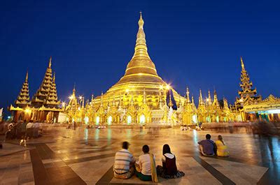 Karaweik Hall & Kandawgyi Lake Yangon