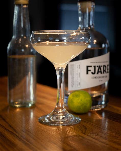 Gimlet Cocktail Recipe - DrinkExistence