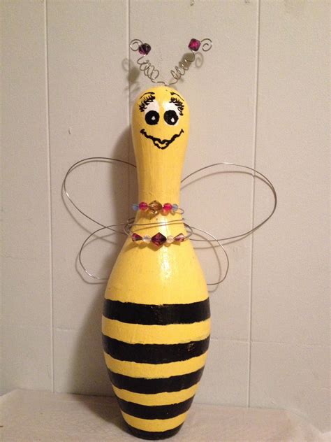 Bowling pin Bee Would go with the bowling ball critters | Bowling ball yard art, Bowling pin ...